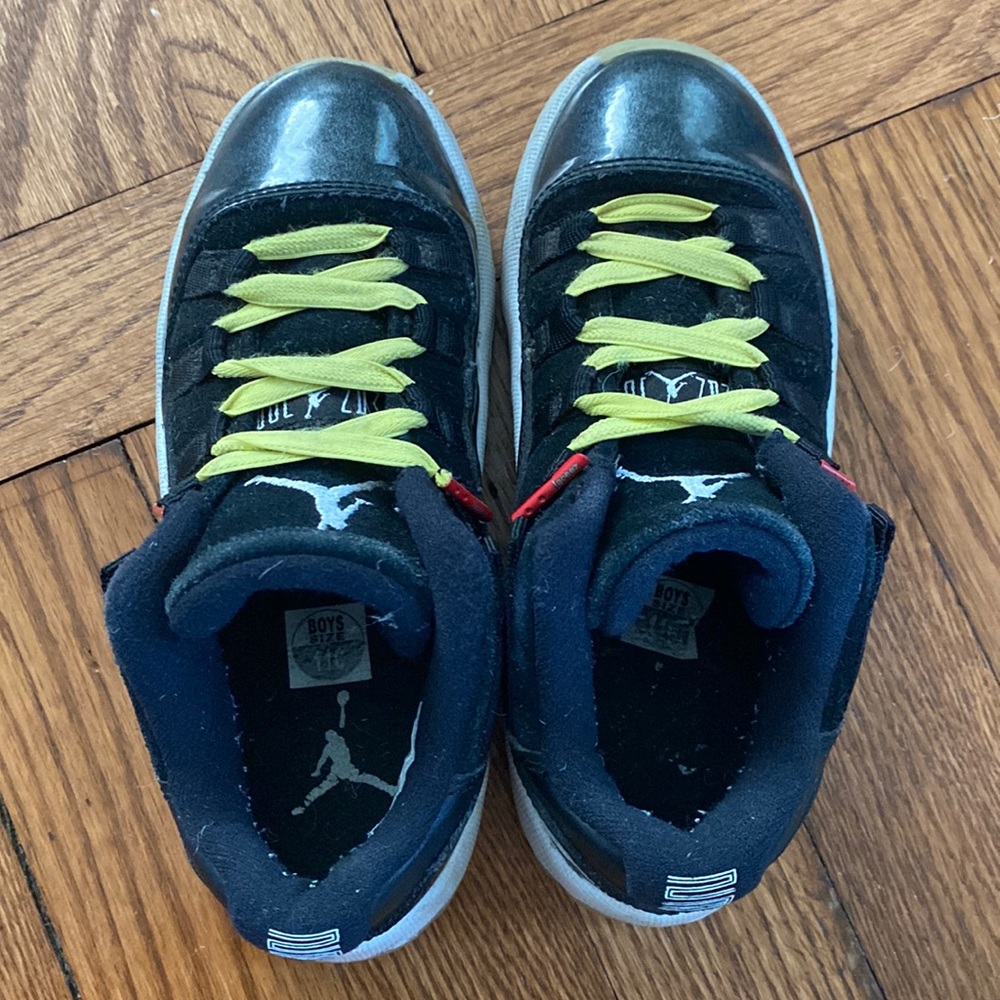 Air Jordan boys size 11 - Picture 2 of 8